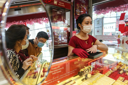Giá vàng 9999 hôm nay trưa 5/10/2026: SJC, DOJI, BTMC, nhẫn và vàng thế giới