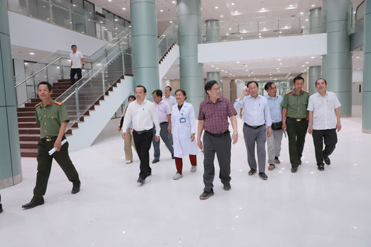 Khẩn trương hoàn thiện Bệnh viện Đa khoa Đắk Nông và Quảng trường Trung tâm Gia Nghĩa