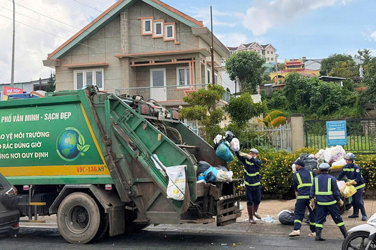 Xử lý rác ở Đà Lạt, không thể mãi chạy theo sự cố