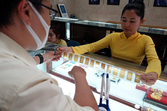 Cập nhật giá vàng sáng 10/10/2026: SJC, nhẫn 9999 DOJI BTMC Phú Quý, vàng thế giới thứ Bảy
