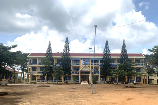 Nhan Co: All schools meet national standards