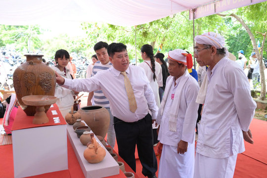 Cổ vật kể chuyện văn hóa Chăm