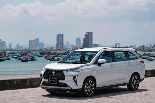 Toyota Veloz Cross CVT và CVT Top: Đánh giá chi tiết thông số, tiện nghi và giá lăn bánh