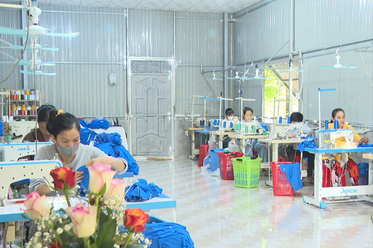 Từ mái ấm đến sinh kế, tiếp sức đồng bào thoát nghèo