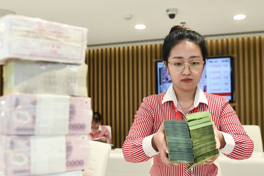 Lãi suất ngân hàng ngày 15/10/2026: Đua cộng thêm ưu đãi, kỳ hạn 6 tháng lên tới 8%/năm