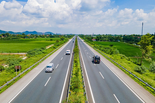 Sẽ thông báo tuyến đường cao tốc xử phạt quy định về tốc độ, khoảng cách