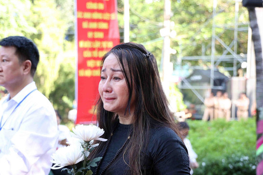 Ho Chi Minh City residents pay tribute to fallen soldiers