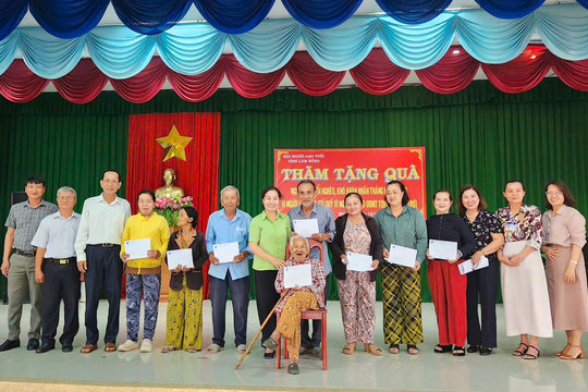 Hội Người cao tuổi tỉnh thăm, làm việc và tặng quà tại các địa phương