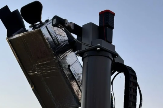 Mỹ phát triển công nghệ sạc pin bằng tia laser trên không cho máy bay không người lái K1000ULE