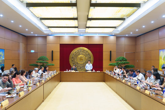 Gỡ “nút thắt” thể chế, khơi thông nguồn lực thúc đẩy tăng trưởng nhanh và bền vững