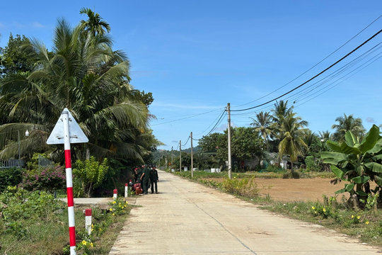 Hiến đất làm đường, điện và cây xanh