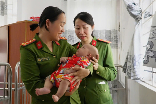 Phụ nữ Công an Lâm Đồng lan tỏa những việc làm nghĩa tình