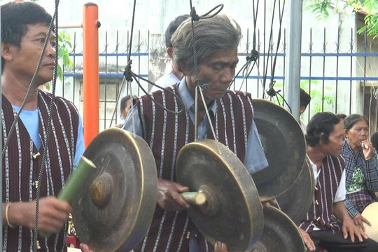 Giữ nhịp cồng chiêng của đồng bào Chơ-ro ở Hoài Đức