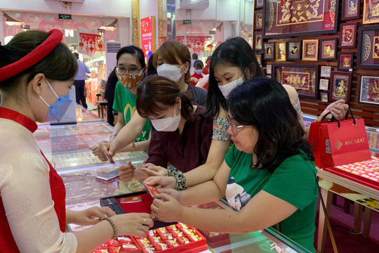 Cập nhật giá vàng chiều 21/10/2026: SJC, nhẫn trơn 9999 DOJI BTMC Phú Quý thứ Tư