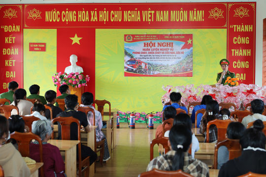 Huấn luyện kỹ năng phòng cháy, chữa cháy cho người dân vùng đồng bào DTTS ở Nam Thành