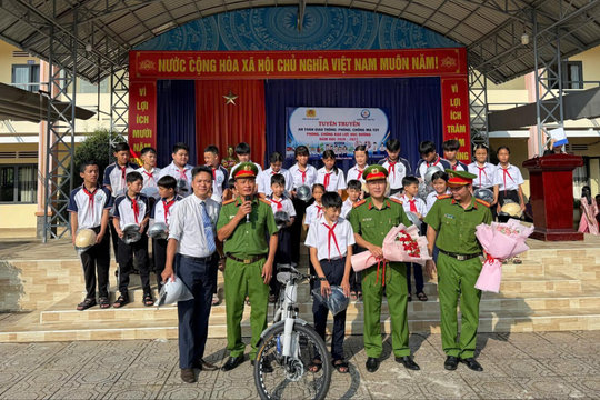 Chi bộ Trường THCS Trần Phú: Đổi mới, nâng cao chất lượng học tập và đưa nghị quyết của Đảng vào đời sống học đường