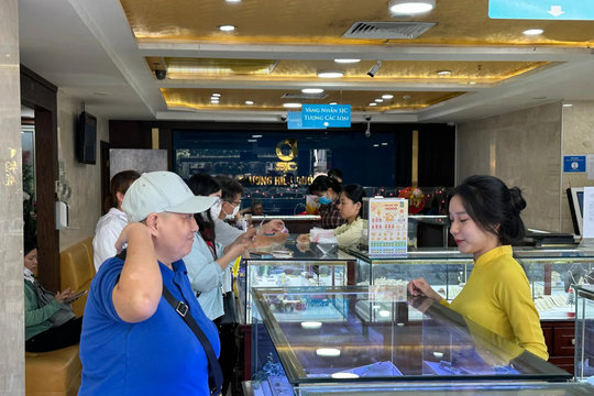 Cập nhật giá vàng chiều 25/10/2026: SJC, nhẫn trơn 9999 DOJI BTMC Phú Quý Chủ Nhật