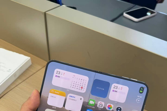 iPhone Duo giá 2.000 USD gặp sự cố nứt vỡ màn hình nghiêm trọng tại bản lề khi vừa mở bán