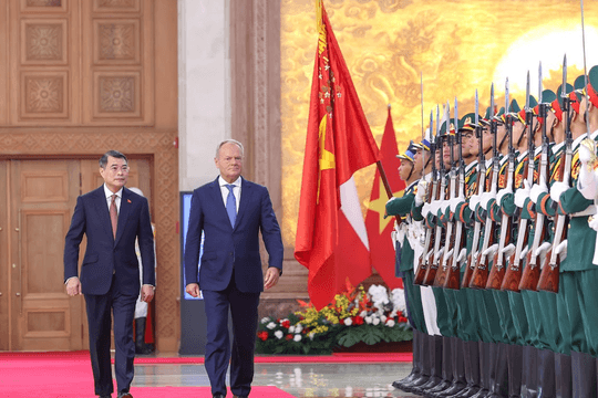 Thủ tướng Lê Minh Hưng chủ trì lễ đón chính thức Thủ tướng Ba Lan