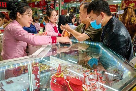 Cập nhật giá vàng chiều 28/10/2026: SJC, nhẫn trơn 9999 DOJI BTMC Phú Quý thứ Tư
