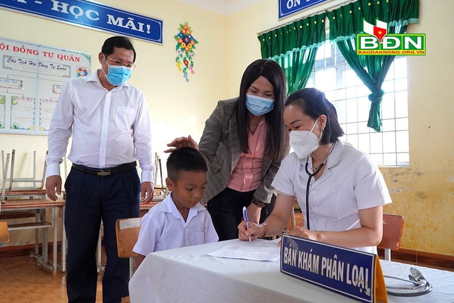 Tăng tốc tiêm vắc xin phòng Covid-19 cho học sinh trước thềm năm học mới