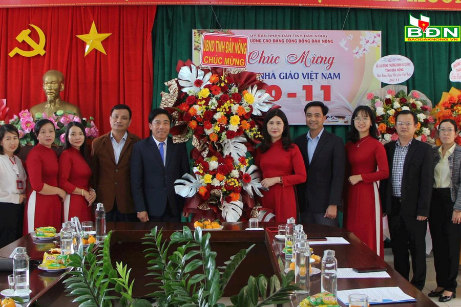 Lãnh đạo UBND tỉnh chúc mừng Trường Cao đẳng Cộng đồng Đắk Nông