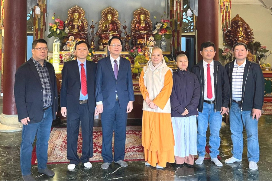 Đồng chí Ngô Thanh Danh thăm chùa Việt Nam Phật Quốc Tự ở Ấn Độ
