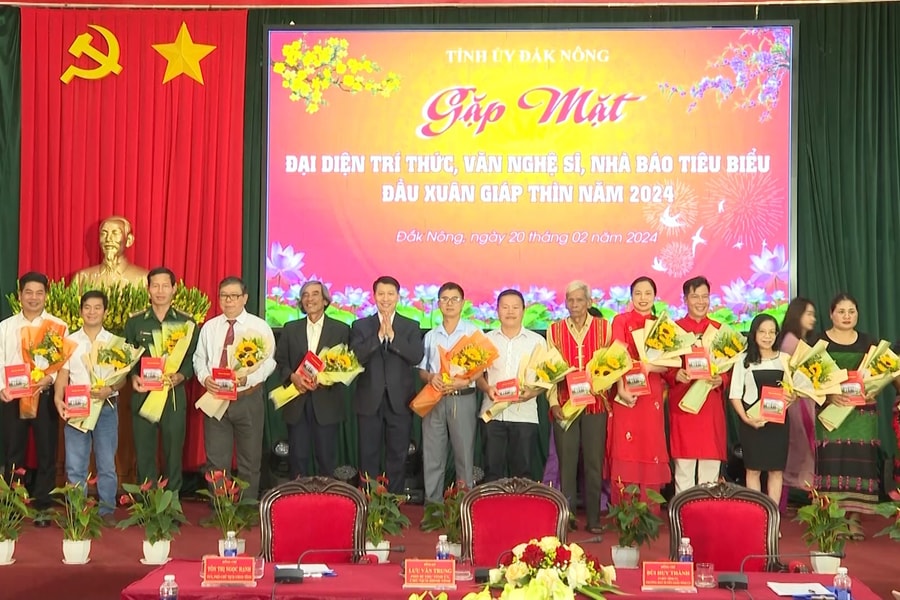 Tỉnh ủy Đắk Nông gặp mặt trí thức, văn nghệ sĩ, nhà báo tiêu biểu