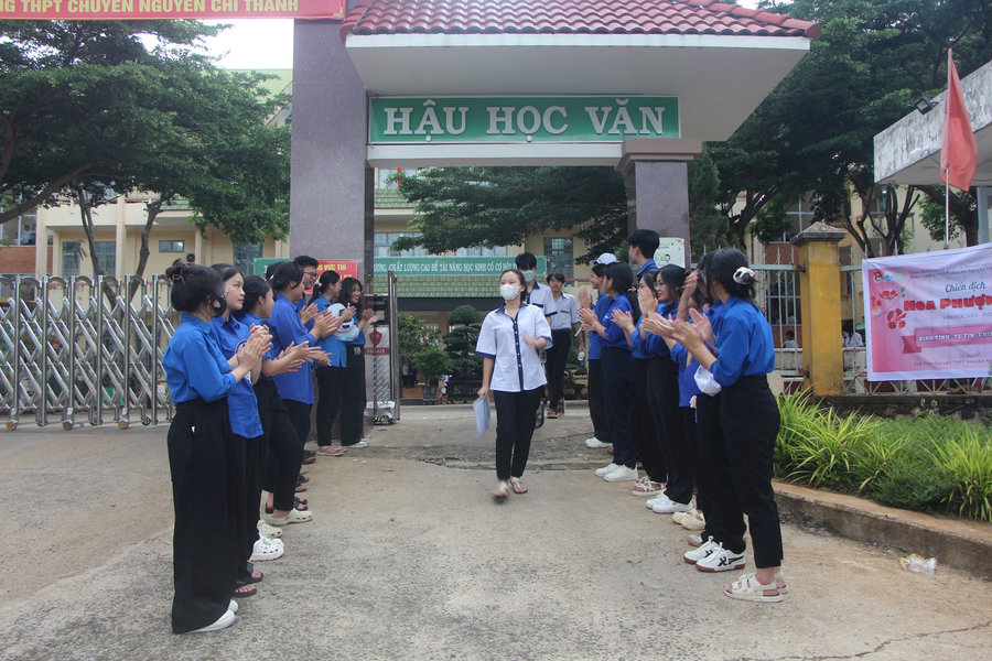 Gần 2.000 người ở Đắk Nông tiếp sức cho sĩ tử thi tốt nghiệp THPT