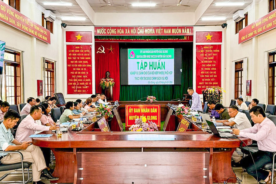 Đắk Glong tập huấn nghiệp vụ tín dụng chính sách xã hội