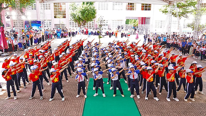 Ngày hội "Thiếu nhi Việt Nam - Học tập tốt, rèn luyện chăm" tại Kon Tum
