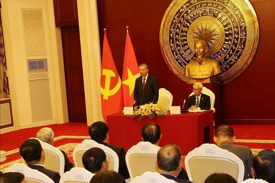 Tổng Bí thư, Chủ tịch nước Tô Lâm gặp gỡ cộng đồng người Việt Nam tại Trung Quốc