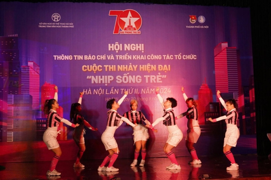 Cuộc thi nhảy "Nhịp sống trẻ" được trao giải tại phố đi bộ hồ Gươm