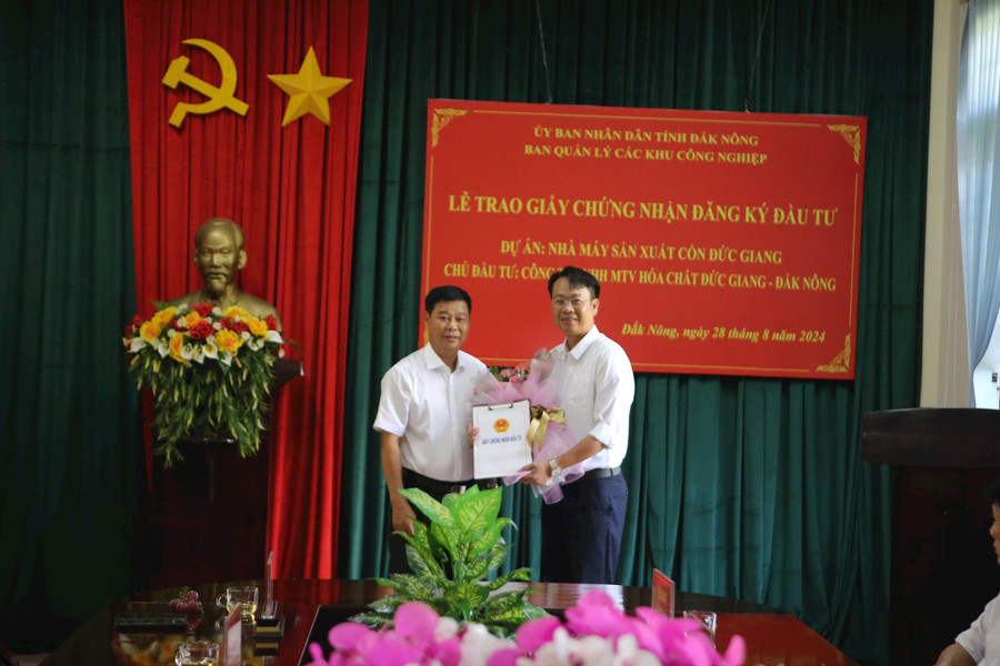 Đắk Nông trao chứng nhận đầu tư dự án 300 tỷ đồng