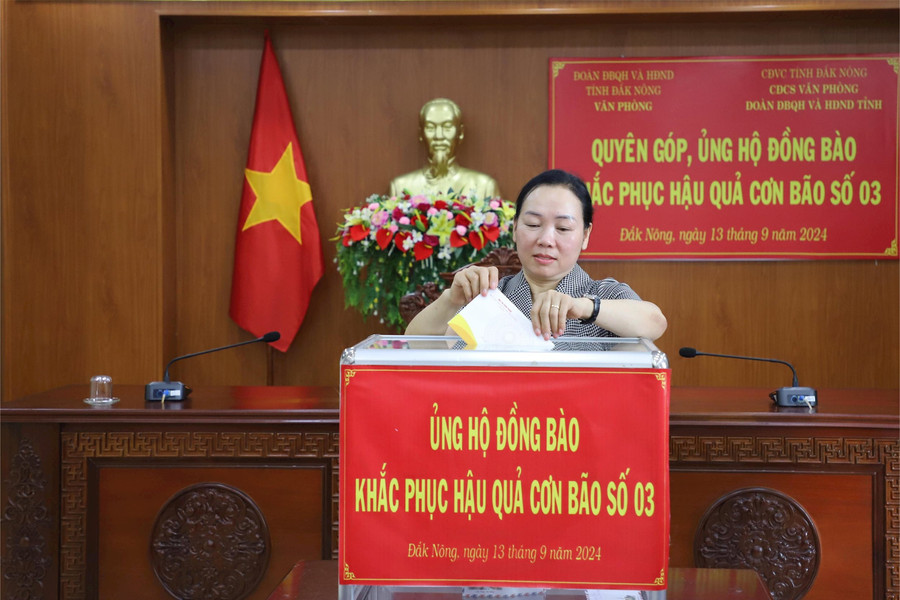 Văn phòng Đoàn ĐBQH và HĐND tỉnh Đắk Nông ủng hộ đồng bào phía Bắc
