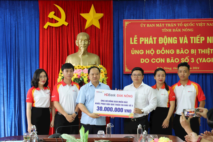 Người dân Đắk Nông tiếp tục ủng hộ đồng bào phía Bắc