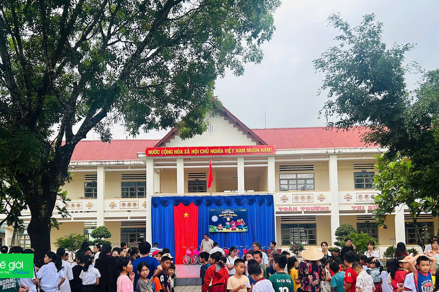 Tết Trung thu ấm áp với trẻ em nghèo huyện Đạ Tẻh