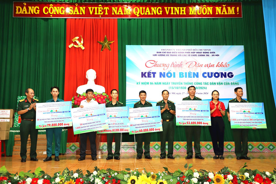 TP. Hồ Chí Minh tặng quà 1 tỷ đồng tại huyện biên giới Đắk Nông