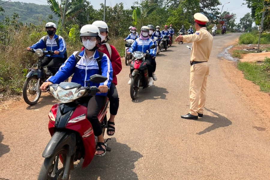 Đắk Nông ngăn chặn học sinh vi phạm an toàn giao thông