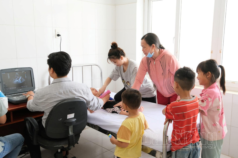 20 trẻ em Đắk Nông được hỗ trợ chẩn đoán chuyên sâu và can thiệp tim mạch