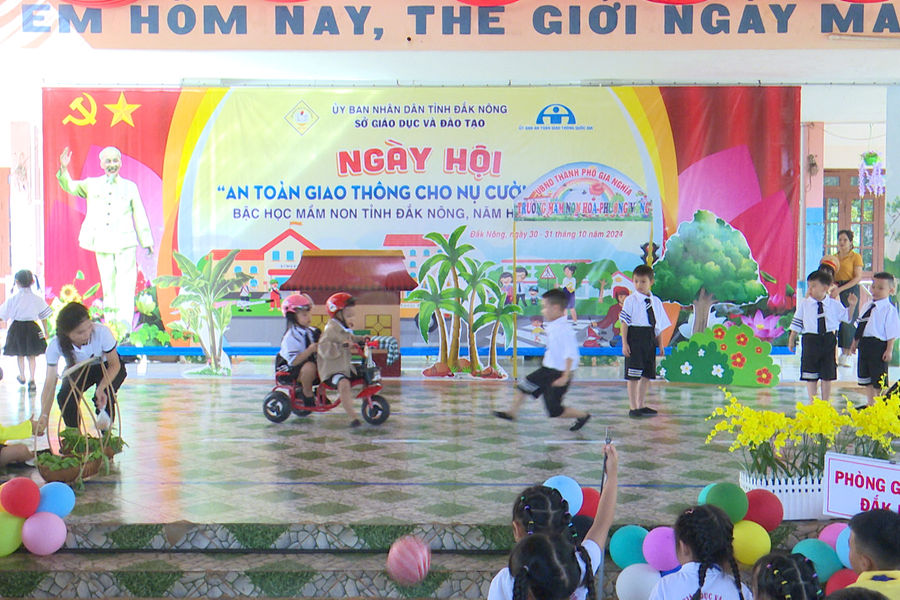 Ngày hội An toàn giao thông cho nụ cười ngày mai