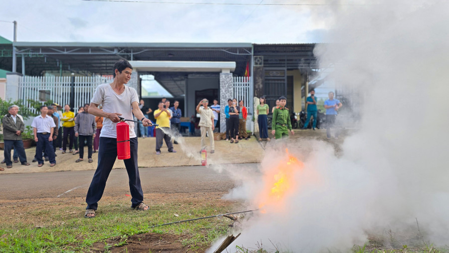 Pleiku: Ra mắt mô hình “Nhà tôi có bình chữa cháy” tại phường Chi Lăng