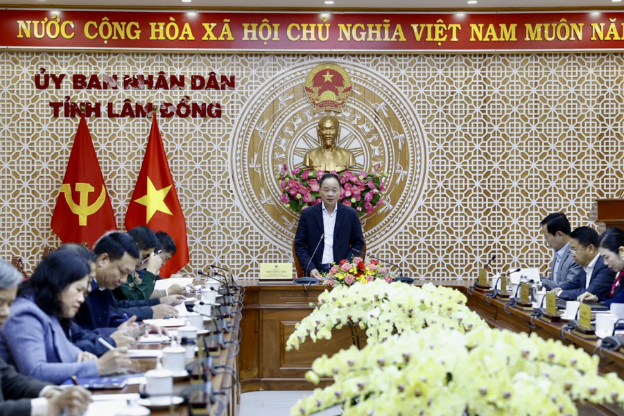 Hội nghị đánh giá tình hình kinh tế xã hội tháng 10: Lấy người dân và doanh nghiệp làm trung tâm phục vụ