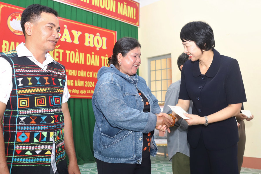 Chủ tịch HĐND tỉnh Lâm Đồng Phạm Thị Phúc dự Ngày hội Đại đoàn kết toàn dân tộc tại huyện Đạ Huoai
