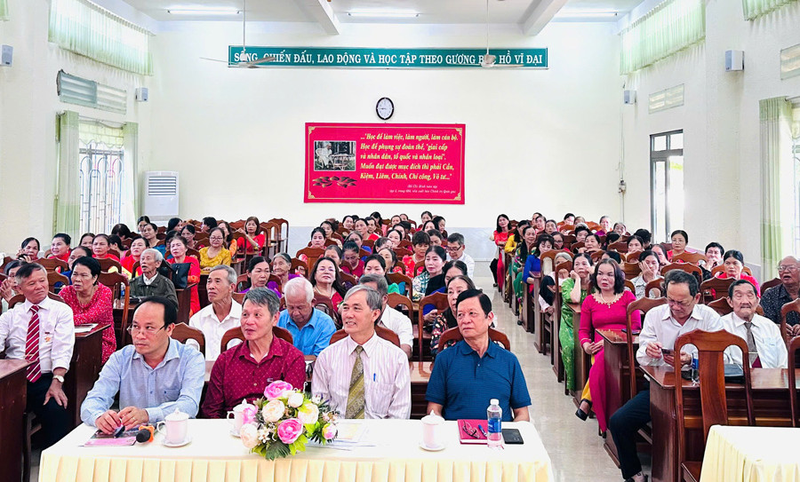 Hội Cựu giáo chức huyện Đạ Tẻh kỷ niệm Ngày Nhà giáo Việt Nam