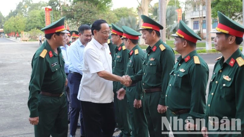Phó Chủ tịch Quốc hội Trần Quang Phương thăm, làm việc với Bộ Chỉ huy Quân sự tỉnh Đắk Lắk
