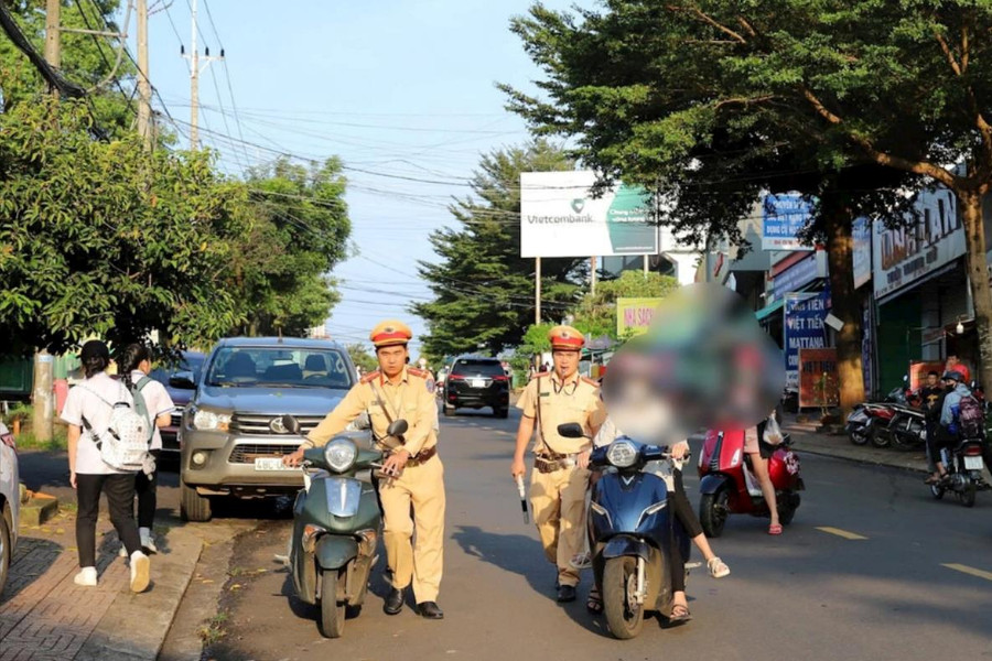Đắk Nông phạt gần 1.000 học sinh, phụ huynh vi phạm trật tự giao thông
