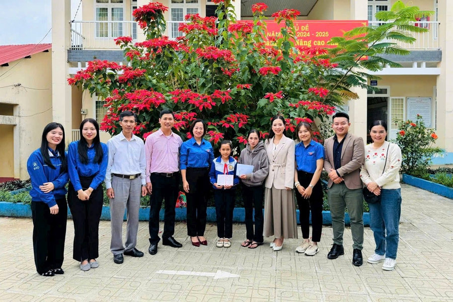 Bảo Lộc: Hơn 270 triệu đồng hỗ trợ "Hoa Cúc Trắng” Ka Mỹ Hạnh
