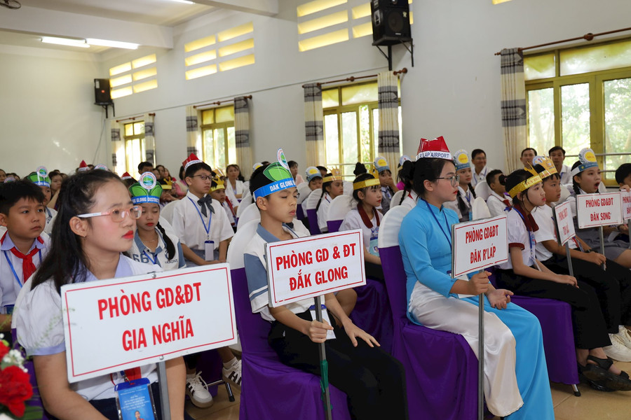 40 học sinh tiểu học Đắk Nông thi hùng biện tiếng Anh