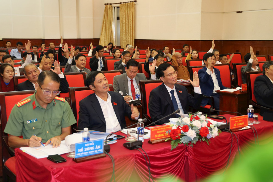 Miễn nhiệm Ủy viên UBND tỉnh Đắk Nông đối với ông Nguyễn Trung Hiếu và Lê Ngọc Quang